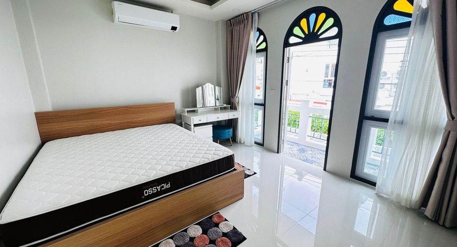 À louer 3 chambres maison à Mueang Phuket, Phuket