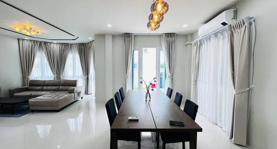 À louer 3 chambres maison à Mueang Phuket, Phuket