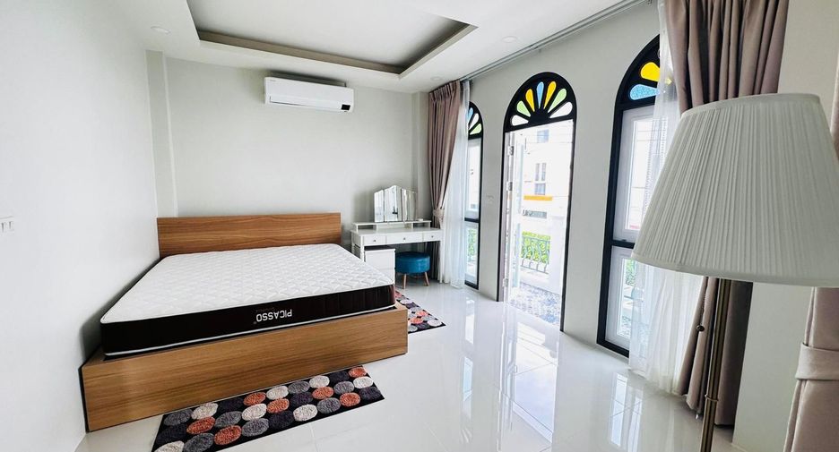 À louer 3 chambres maison à Mueang Phuket, Phuket