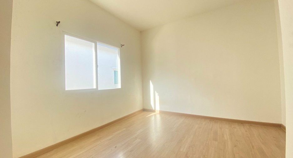 For sale 3 bedrooms townhouse in Nong Khaem, Bangkok