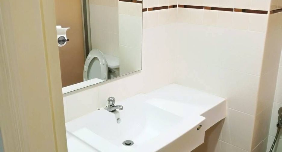 For sale 1 bed condo in Huai Khwang, Bangkok