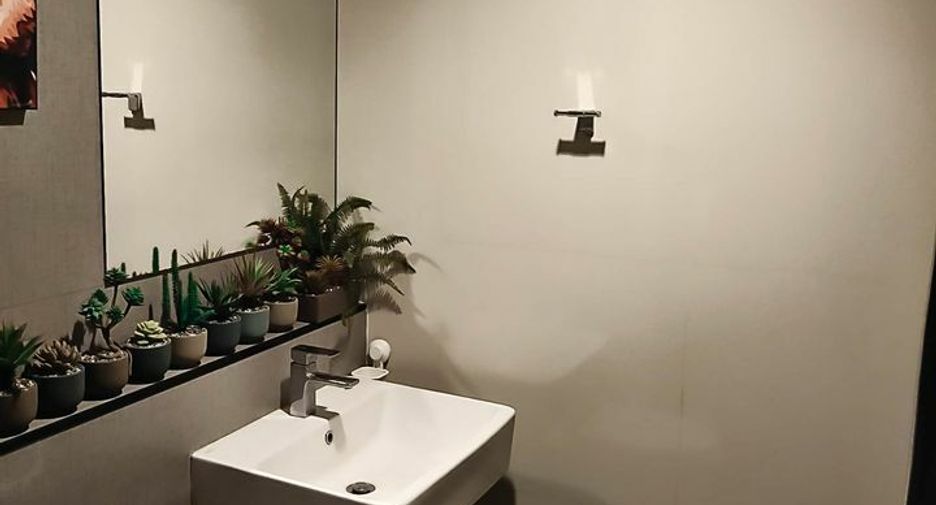 For sale 1 bed condo in Mueang Samut Prakan, Samut Prakan