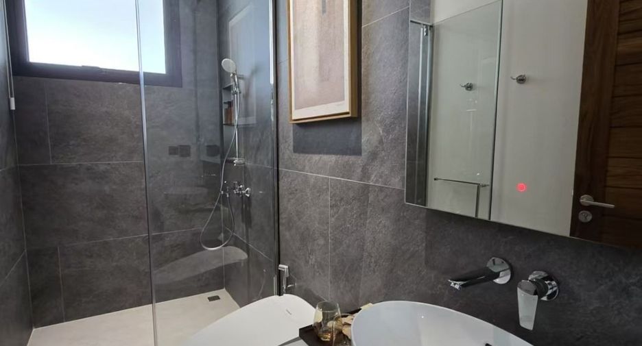 For rent 4 bedrooms villa in Mueang Phuket, Phuket
