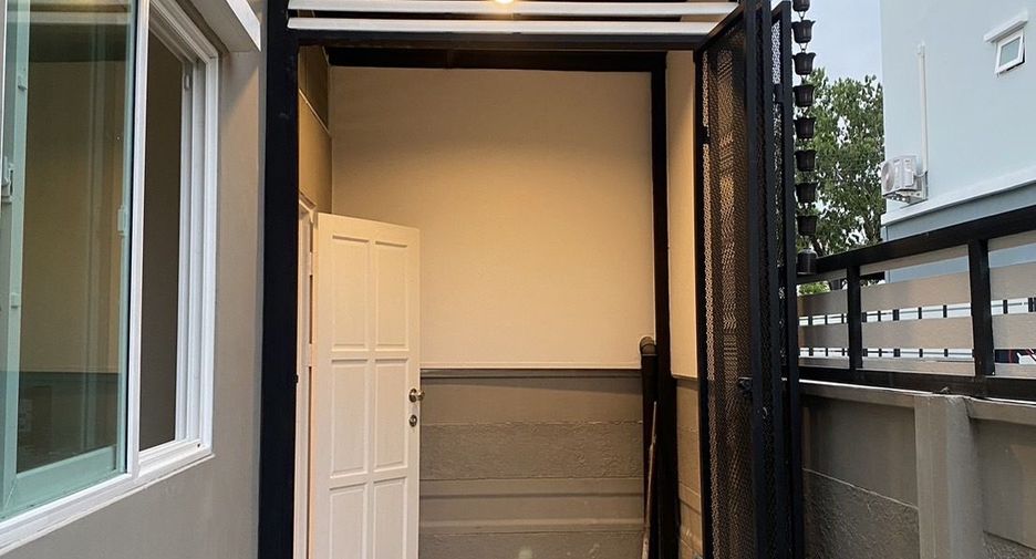 For sale 3 bedrooms townhouse in Nong Khaem, Bangkok