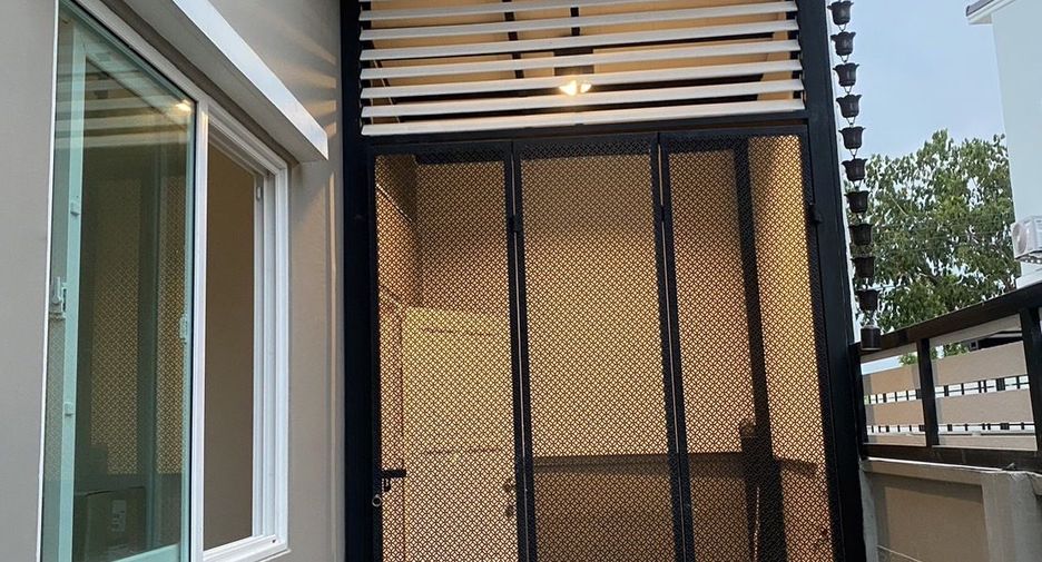 For sale 3 bedrooms townhouse in Nong Khaem, Bangkok