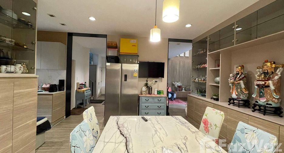 For sale 4 bedrooms house in Khan Na Yao, Bangkok