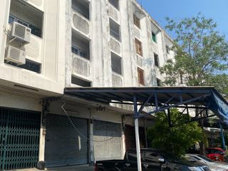 Local comercial en venta de 3 habitaciones en Suan Luang, Bangkok