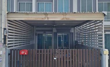 For sale 2 ベッドルーム townhouse in Phan Thong, Chonburi