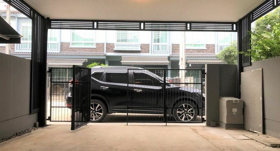For sale 2 bedrooms townhouse in Bang Phli, Samut Prakan