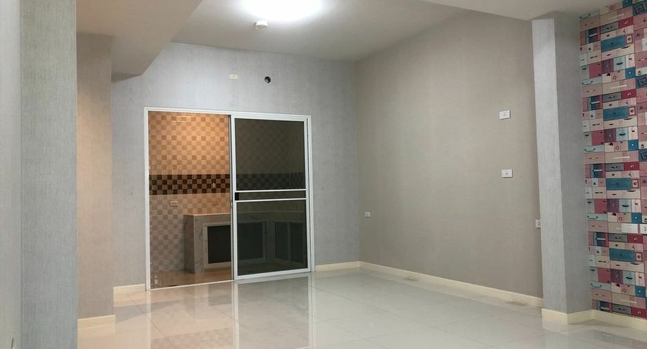 For sale 2 bedrooms townhouse in Bang Phli, Samut Prakan