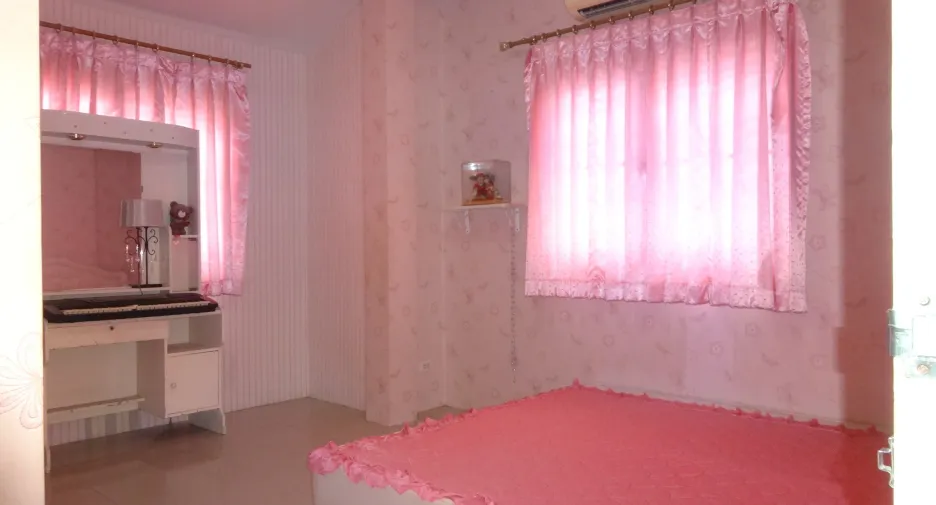 For sale 3 bedrooms house in Bang Khae, Bangkok