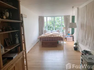 Casa adosada en venta de 2 habitaciones en Bang Kapi, Bangkok