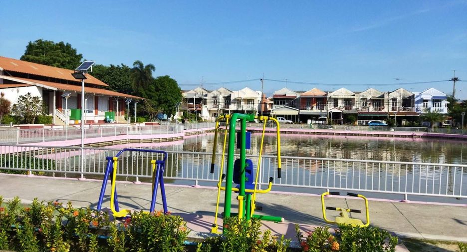 For sale 3 bedrooms townhouse in Khlong Luang, Pathum Thani