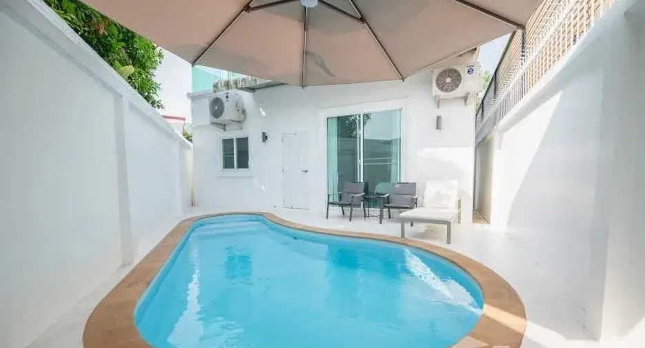 For rent 4 bedrooms villa in Mueang Phuket, Phuket