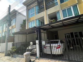 Reihenhaus zum Kauf mit 3 Zimmer in Bang Phli, Samut Prakan