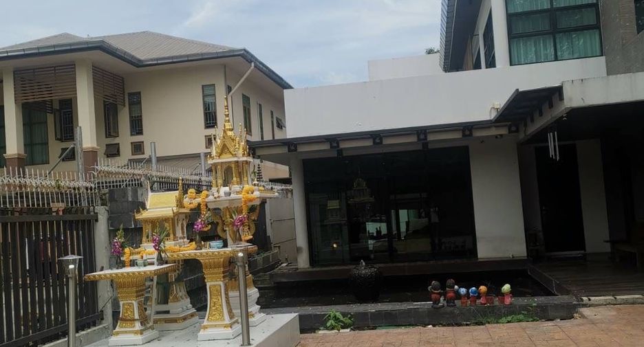 Casa en venta de 5 habitaciones en Khan Na Yao, Bangkok