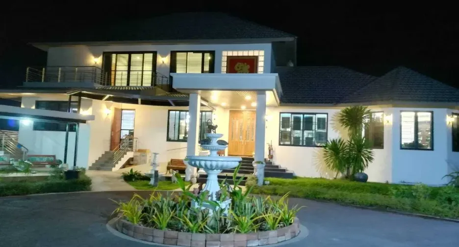 Haus zum Kauf mit 4 Zimmer in Sai Noi, Nonthaburi
