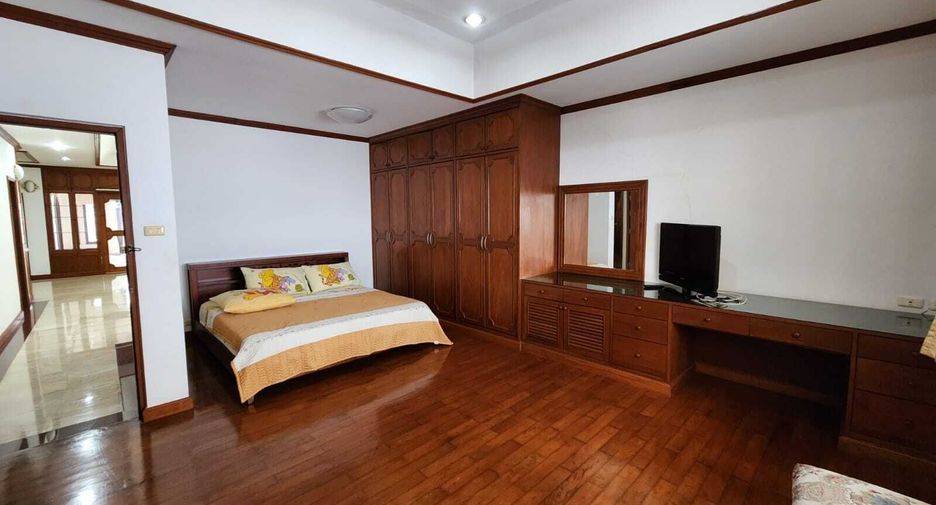 For rent 8 bedrooms house in Mueang Phuket, Phuket