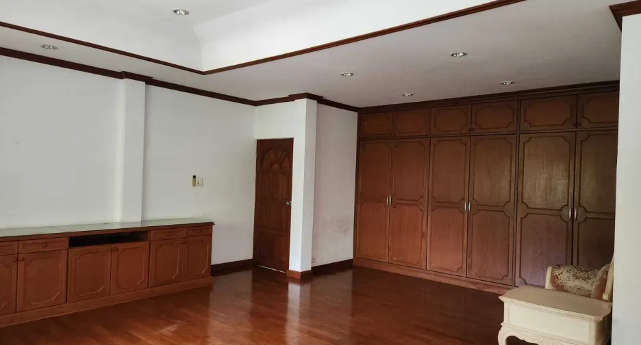 For rent 8 bedrooms house in Mueang Phuket, Phuket