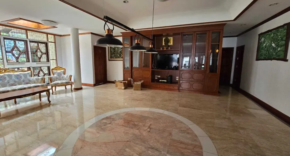 For rent 8 bedrooms house in Mueang Phuket, Phuket