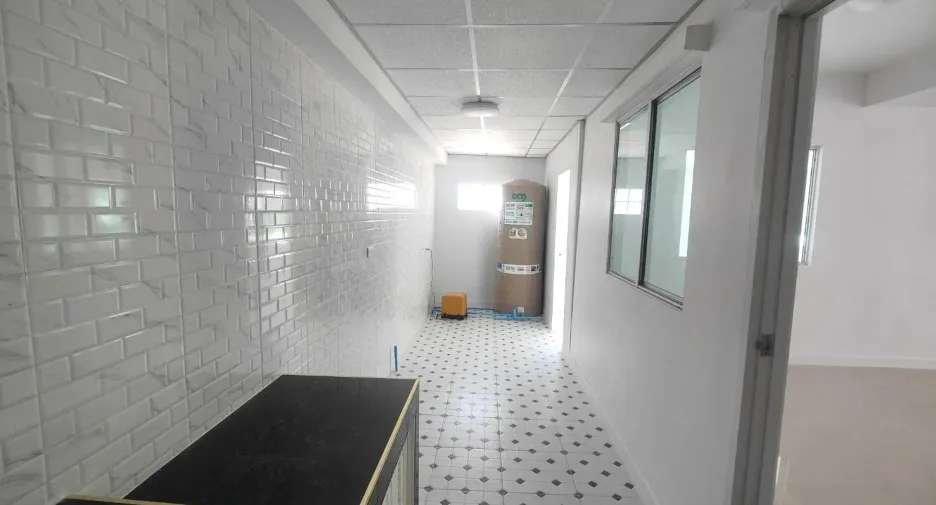 出售 4 卧室 联排别墅 在 Krathum Baen, Samut Sakhon