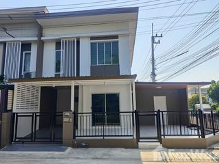 Продажа 4 спальни таунхаус в Krathum Baen, Самутсакхон