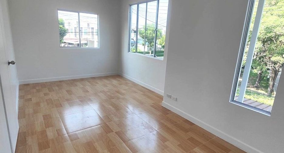 À vendre 4 chambres maison de ville à Krathum Baen, Samut Sakhon
