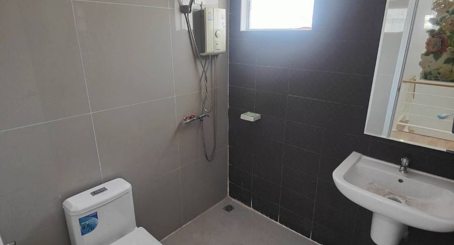 出售 4 卧室 联排别墅 在 Krathum Baen, Samut Sakhon