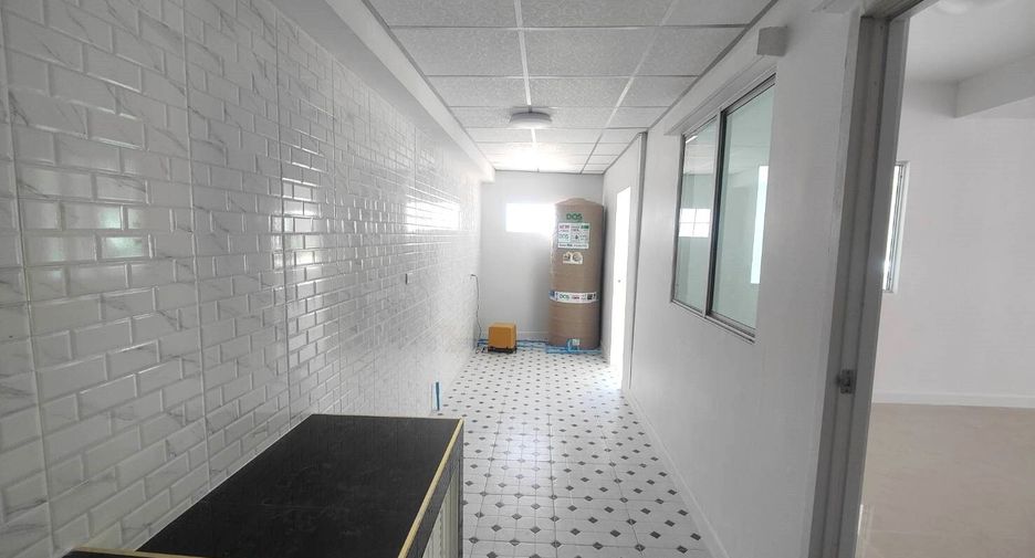 À vendre 4 chambres maison de ville à Krathum Baen, Samut Sakhon