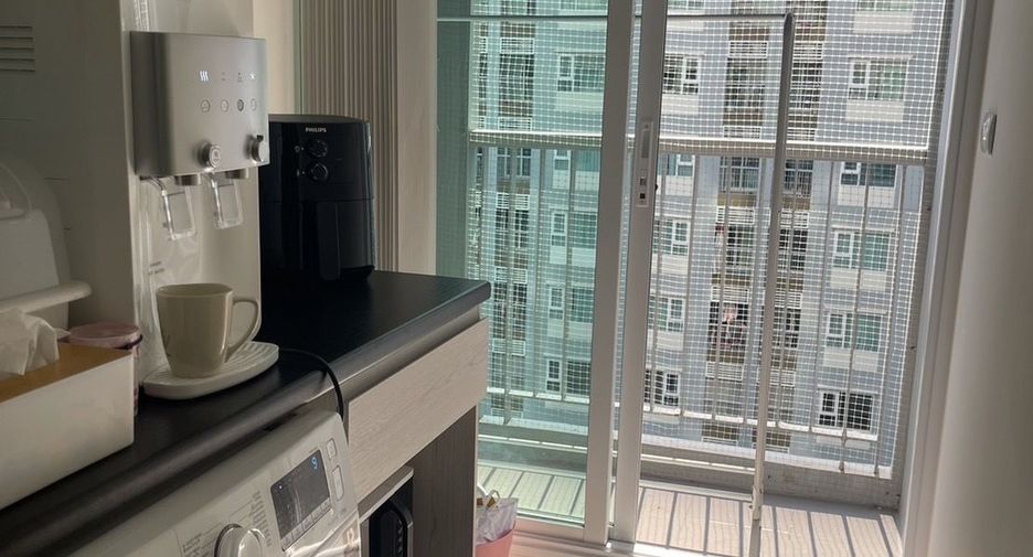 For sale 1 bed condo in Mueang Samut Prakan, Samut Prakan