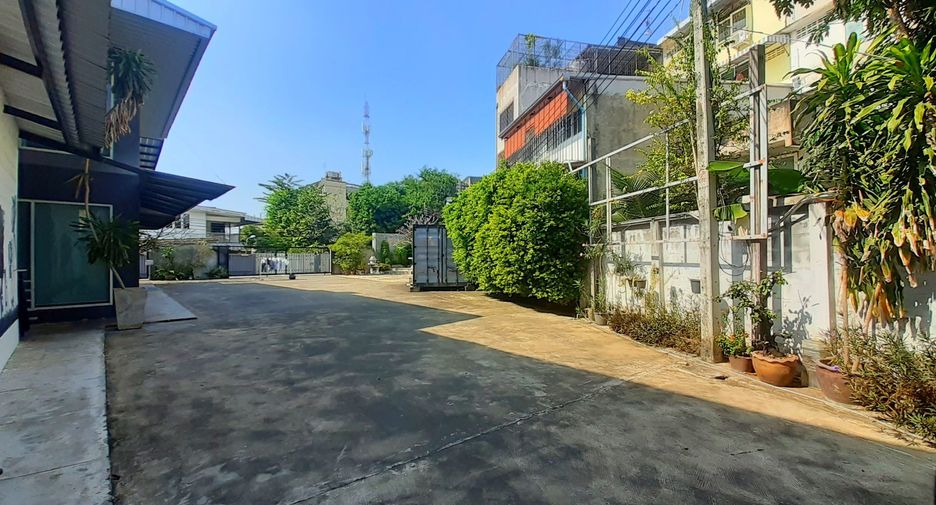 For sale land in Lat Phrao, Bangkok