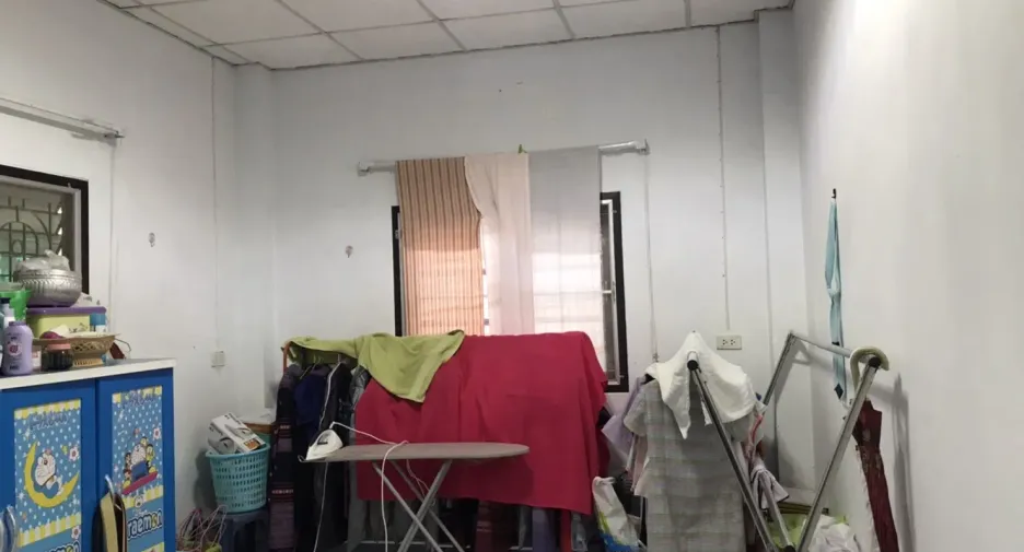 For sale 4 bedrooms house in Mueang Nakhon Phanom, Nakhon Phanom