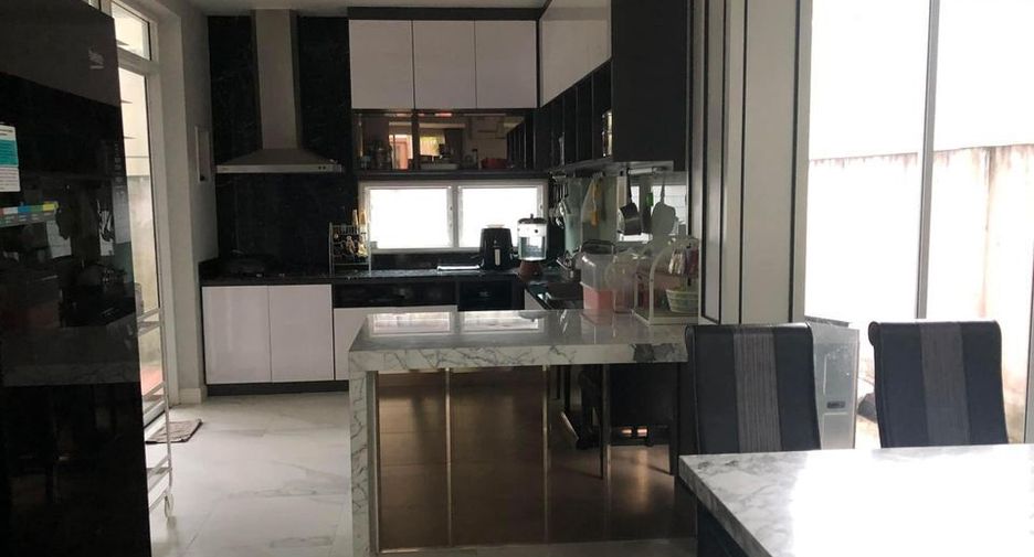 For rent 4 bedrooms house in Mueang Phuket, Phuket