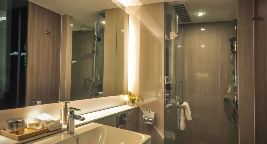 For sale 1 bed condo in Khlong Toei, Bangkok