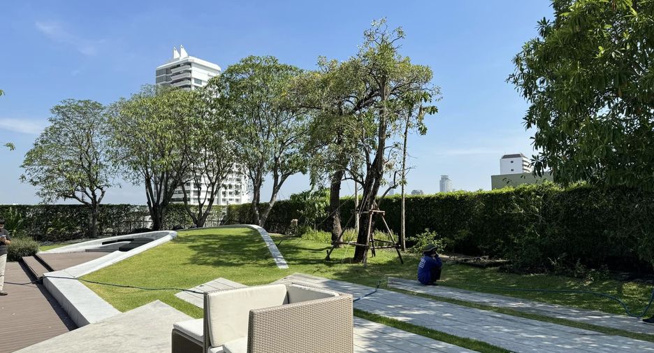 For rent and for sale 1 bed condo in Watthana, Bangkok