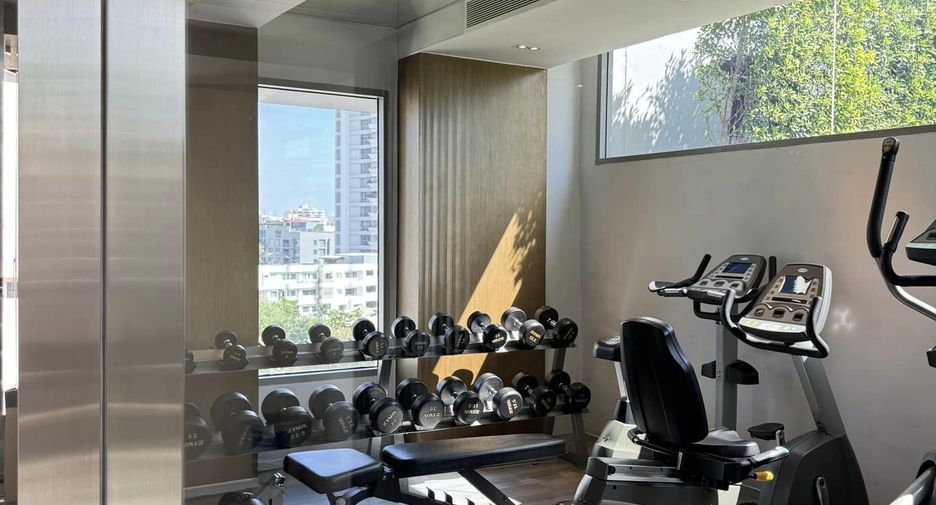 For rent and for sale 1 bed condo in Watthana, Bangkok