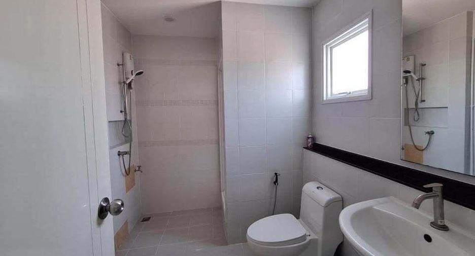For rent 3 bedrooms townhouse in Mueang Phuket, Phuket