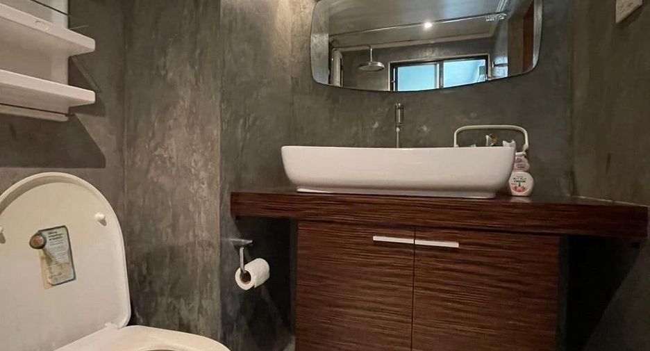 For sale studio condo in Thon Buri, Bangkok