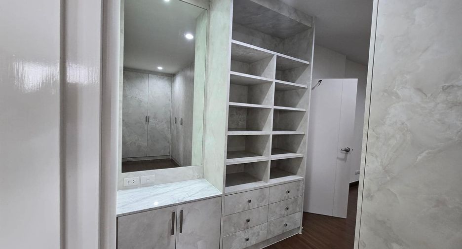 Villa zum Kauf mit 5 Zimmer in Saphan Sung, Bangkok