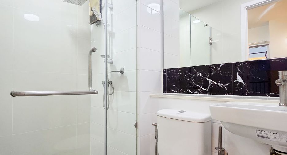 For sale 1 bed condo in Bang Kapi, Bangkok