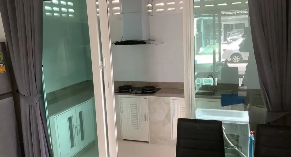 For rent 3 bedrooms townhouse in Thalang, Phuket