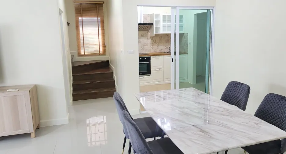 Haus zur Miete mit 4 Zimmer in Mueang Phuket, Phuket