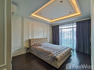 For sale 5 bedrooms house in Bang Kapi, Bangkok