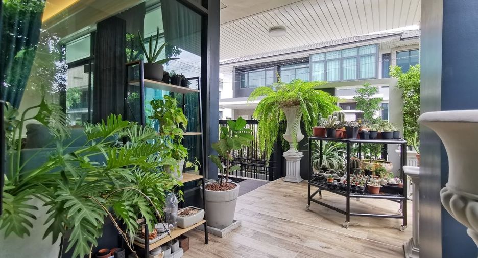 À vendre 5 chambres maison à Bang Kapi, Bangkok