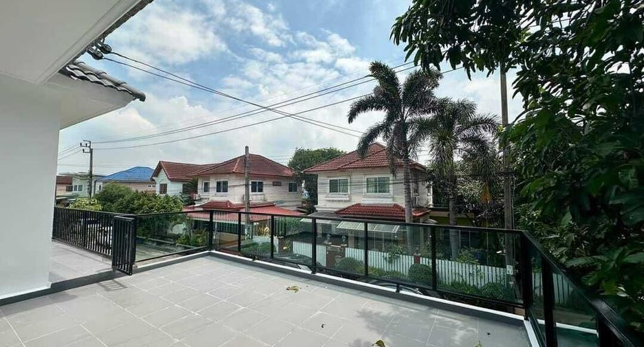 For sale 4 bedrooms house in Khlong Sam Wa, Bangkok