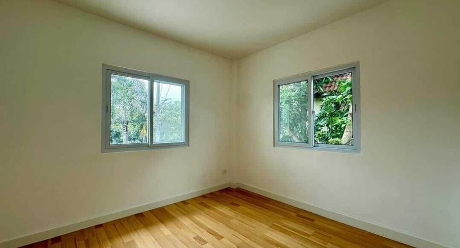 For sale 4 bedrooms house in Khlong Sam Wa, Bangkok