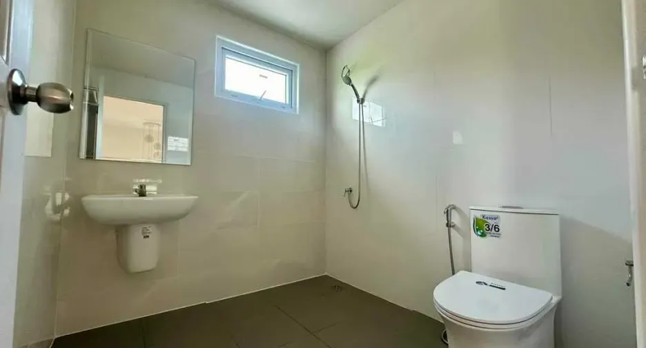 For sale 4 bedrooms house in Khlong Sam Wa, Bangkok