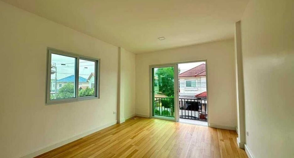 For sale 4 bedrooms house in Khlong Sam Wa, Bangkok