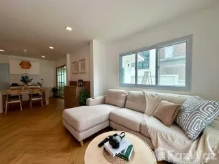 For sale 4 bedrooms house in Khlong Sam Wa, Bangkok