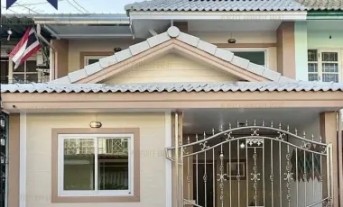 Casa adosada en venta de 4 habitaciones en Bang Yai, Nonthaburi